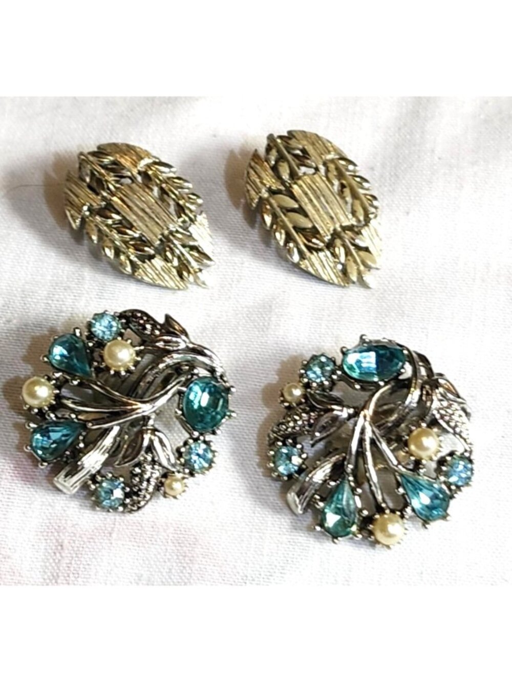 Vintage Lisner & Star Clip-On Earrings Brushed Silver and Blue Rhinestones Faux